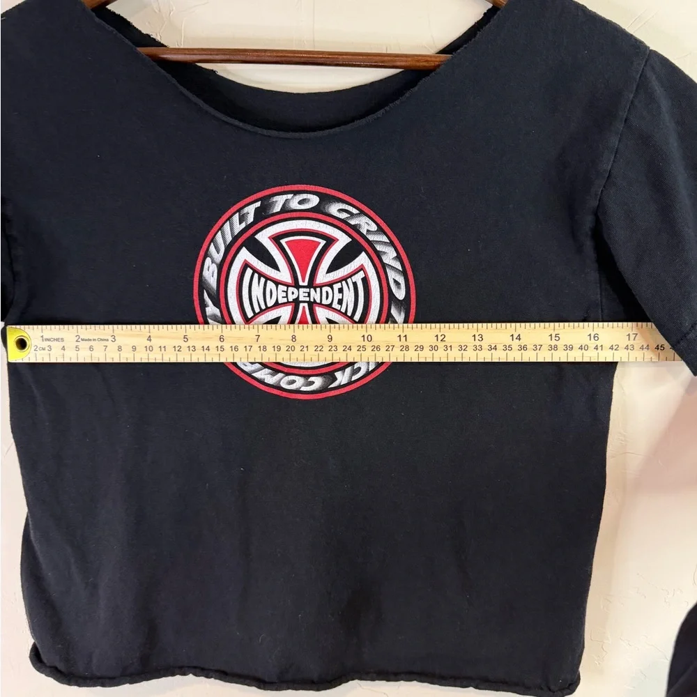 Vintage Independent Black Crop T-Shirt with Red & White Logo - Picture 4 of 5